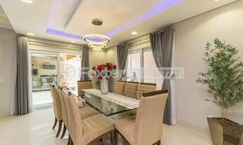 Imagem 6: Sobrado para venda possui 250 metros quadrados com 4 quartos em Mário Quintana - Porto Ale