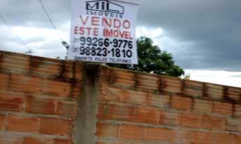 Imagem: Lote com casa e muro de quina