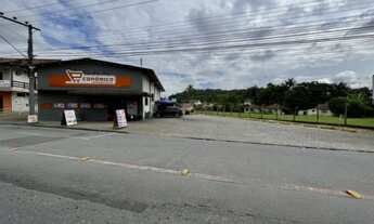 Imagem 2: Terreno no início do bairro da Fortaleza com 2.988,48m². Possui testada principal em 32m²