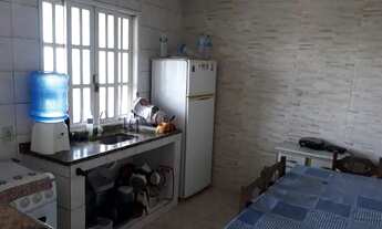 Imagem 4: Casa com 2 quartos, área com churrasqueira e garagem