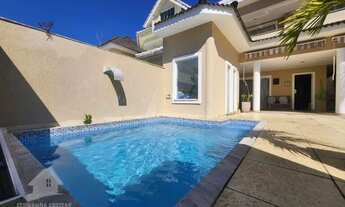 Imagem: Casa triplex à venda de 5 quartos, 235