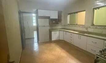 Imagem 5: Casa para aluguel possui 350 metros quadrados com 4 quartos