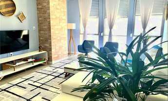 Imagem 2: Apartamento à venda em Pitangueiras, reformado e com vista para o mar de todos ambientes