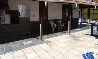 Imagem 2: Casa com 216m2 de área construida e 635m2 de terreno em Itapua