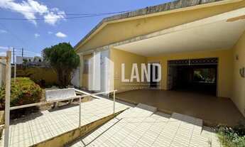 Imagem 3: Casa Para Vender com 5 quartos (1 suíte), 3 banheiros, 2 salas, 5 vagas de garagem, quinta