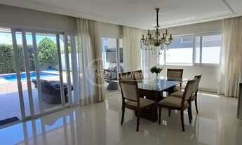 Imagem 6: Casa com 4 Quartos, sendo 3 Suítes, Porteira Fechada, de Alto Padrão à Venda no Alphaville