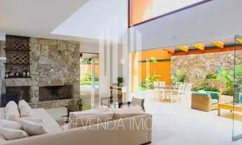 Imagem 5: Imponente residência de alto padrão em Alphaville Residencial Um, Barueri-SP, com 5 quarto