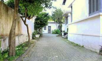 Imagem 2: Casa sobrado residencial em localização privilegiada do bairro!