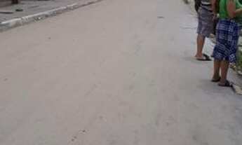 Imagem: Aluga se uma casa grande com garagem