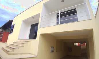 Imagem: Casa com 4 quartos para locação em Macaé