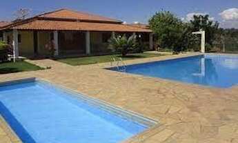 Imagem 2: Projeto em condomínio com vista para lago e montanhas