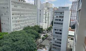 Imagem 4: Higienópolis : Terraço com janelões estendido a sala , 200m²