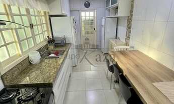 Imagem 5: Casa de condomínio para venda possui 347 metros quadrados com 6 quartos