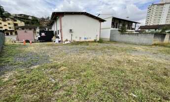 Imagem 6: Terreno no início do bairro da Fortaleza com 2.988,48m². Possui testada principal em 32m²