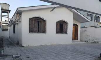 Imagem 3: ALUGO EXELENTE CASA COM PISCINA E 4 DORMITÓRIOS CLIMATIZADOS E COM ARMÁRIOS