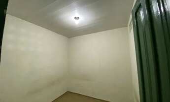 Imagem 5: Casa espaçosa com 2 quartos sendo uma suíte e quintal