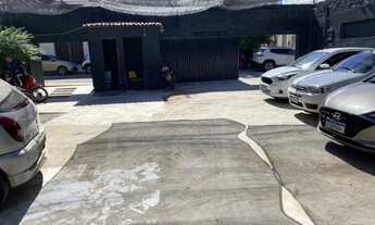 Imagem 2: Terreno comercial de esquina e murado