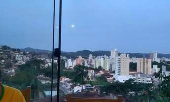 Imagem 6: 2 casas. 1 CASA 3 QUARTOS, 1 SUITE E CLOSET. PISO LAMINADO NOS QUARTOS