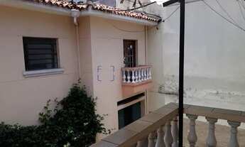 Imagem 4: Casa da frente 3 amplos dormitórios Sem suíte, 1 banheiro na parte superior, com varanda