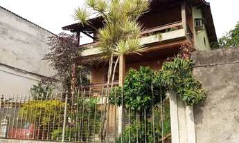 Imagem: Casa duplex de 200 m² com 3 quartos sendo