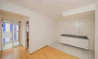 Imagem: Quarto e sala novinho, com varanda e vaga