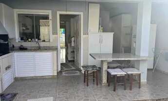 Imagem 7: Sobrado mobiliado com 3 dormitórios sendo 1 suíte e 2 vagas de garagem em Balneário Piçarr