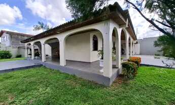 Imagem 2: Casa Ampla com 4 Quartos no Conjunto Campos Elíseos - Bairro Planalto