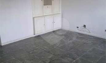 Imagem 6: Sobra Comercial em avenida com intenso fluxo de carros e pedestres