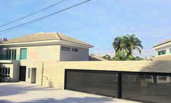 Imagem 2: Incrível casa de alto padrão em Alphaville. 1150m², 5 suítes, 7 banheiros e 9 vagas!