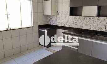 Imagem 2: Casa com 3 dormitórios à venda, 230 m² por R$ 570.000,00 - Alto Umuarama - Uberlândia/MG