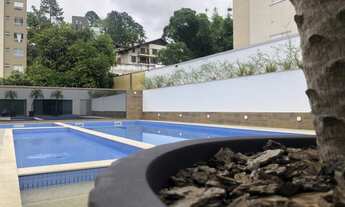 Imagem 7: Posicionado em um andar alto do prédio o apartamento possui uma ótima vista da região e, p