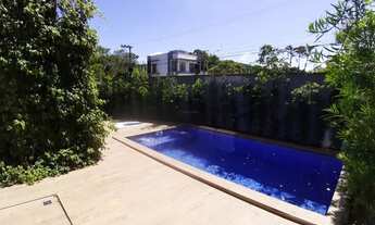 Imagem 2: Cobertura plana à venda no bairro Glória, Joinville/SC. Amplo terraço com churrasqueira