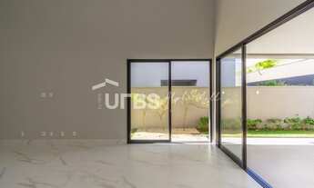 Imagem 3: Casa de condomínio térrea para venda tem 243 metros quadrados com 4 quartos