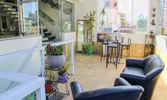 Imagem 3: Prédio de 3 andares; Comporta inúmeros segmentos de Comércio; Á 5 minutos do metrô Vila Ma