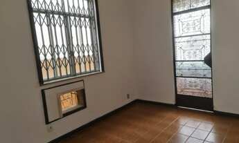 Imagem 4: Alugo ótima casa tipo sobrado, 2 quartos com garagem, em Del Castilho