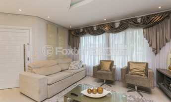 Imagem 4: Sobrado para venda possui 250 metros quadrados com 4 quartos em Mário Quintana - Porto Ale