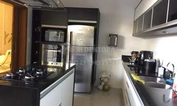 Imagem 5: Casa de condomínio para venda possui 230 metros quadrados com 3 quartos