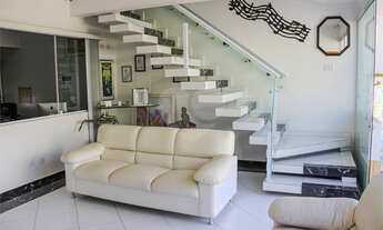 Imagem 7: Prédio de 3 andares; Comporta inúmeros segmentos de Comércio; Á 5 minutos do metrô Vila Ma