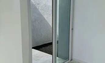 Imagem 5: LINDA CASA GEMINADA COM ÓTIMA ILUMINAÇÃO NATURAL, E ACABAMENTOS IMPECÁVEIS!! MUITO BEM LOC