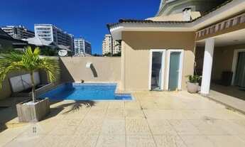 Imagem 2: Casa triplex à venda de 5 quartos, 235 m² por R$1.750.000 no Recreio dos Bandeirantes- Rio