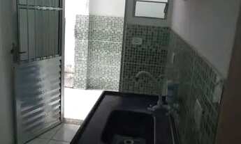 Imagem: Alugo kitinet para moça solteira e sem