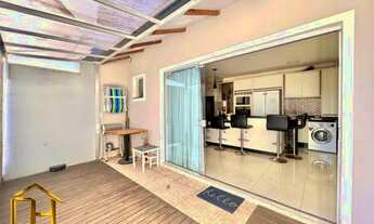 Imagem 3: Casa plana geminada com 2 quartos, sendo 1 suíte, na divisa entre os bairros Iririú e Jard