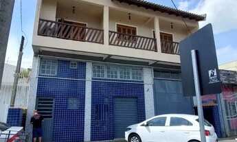 Imagem: Prédio comercial com pavilhão e 2 apartamentos