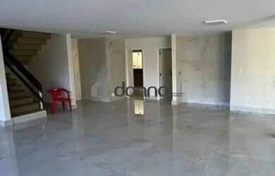 Imagem 4: Casa de Luxo com Piscina e Varanda Gourmet no Coração da Cidade