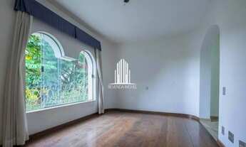 Imagem 3: 220m², 4 dormitórios, 2 suítes, 3 vagas