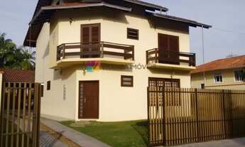 Imagem 2: Sobrado com amplo terreno, bairro América - Joinville - SC