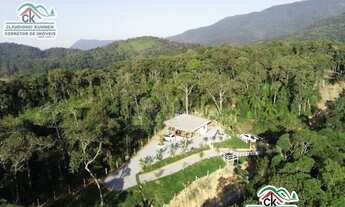 Imagem: Chácara em meio à mata, lindo visual