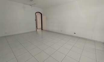 Imagem 6: Casa para aluguel possui 240 metros quadrados com 4 quartos