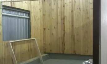 Imagem 2: Salão (piso superior) de 130 m² de vao aberto e 02 banheirosno Parque Casa de pedra