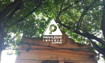 Imagem 3: Casa Duplex centro de terreno, com amplo quintal. Lateral Lgo das Neves